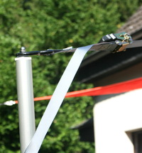 Spanngurt mit Ratsche an Aluminium-Teleskopmast