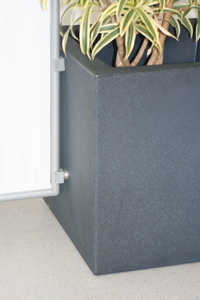 Windstabilitt Paravent auf Terrasse u. Balkon mit Pflanzgef und 2x Wand-Clip 